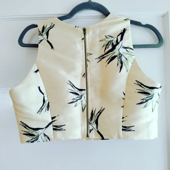 ✨ 5/$15 Forever 21 Satin Tropical Crop Top - Picture 2 of 3